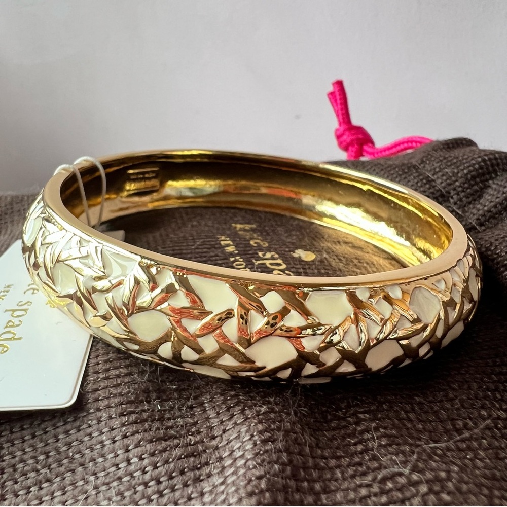Kate Spade gold tone cream enamel wide bangle bracelet BNWT - Picture 1 of 16